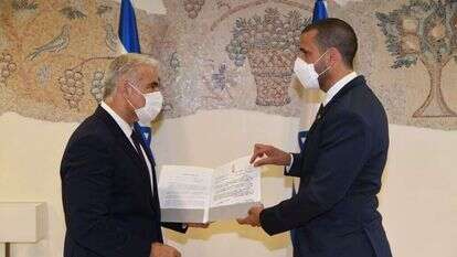 שר החוץ יאיר לפיד ושגריר בחריין בישראל, חאלד יוסוף אל ג'לאהמה. | אלעד גוטמן שר החוץ יאיר לפיד ושגריר בחריין בישראל, חאלד יוסוף אל ג'לאהמה. | אלעד גוטמן