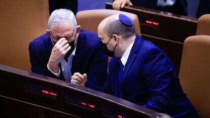 רה"מ בנט ושר הביטחון גנץ, בכנסת. | אוליבייה פיטוסי, פלאש 90