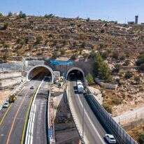 כביש המנהרות. | שיכון ובינוי SkyVideo