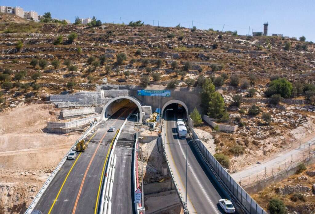 כביש המנהרות. | שיכון ובינוי SkyVideo