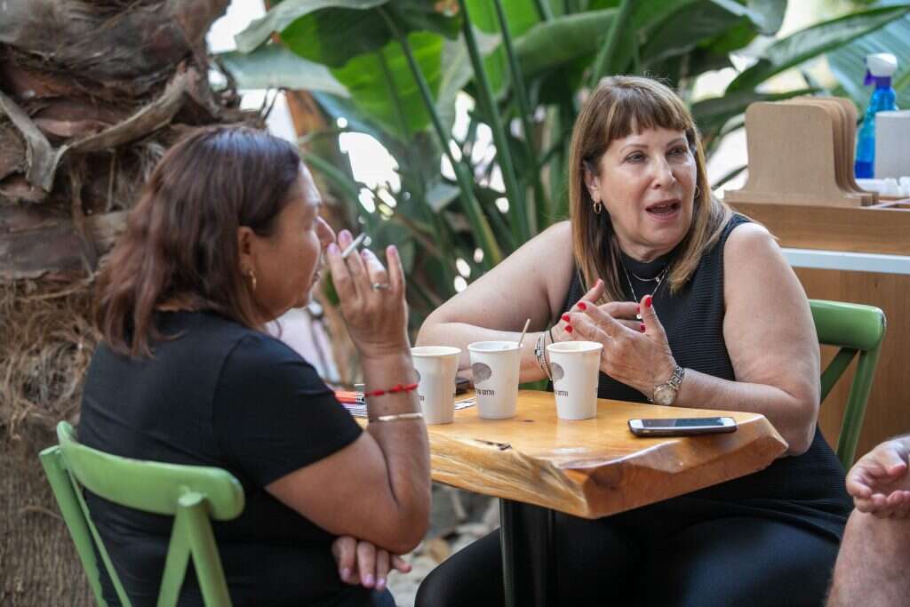 בתיה ואבלין | יוסי אלוני