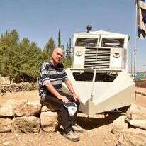 מתן וילנאי ליד משוריין פורץ מחסומים בשער הגיא | יוסי זליגר