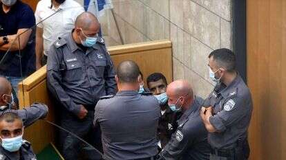 זכריה זביידי בדיון הארכת מעצר לאחר לכידתו. | EPA