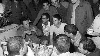 מסיבה לשבויים שחזרו ממצרים. 26.11.1973. | דובר צה"ל (צלם: רון אילן), באדיבות ארכיון צה"ל במשרד הביטחון