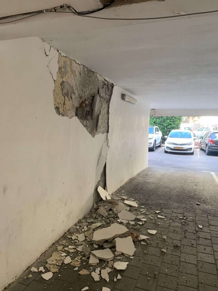 הבנין בחולון לפני הקריסה. דוברות כב"א מחוז דן הבנין בחולון לפני הקריסה. דוברות כב"א מחוז דן