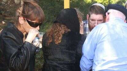 משפחת לבנת בהלוויה של בן יוסף הי"ד. | מירי צחי