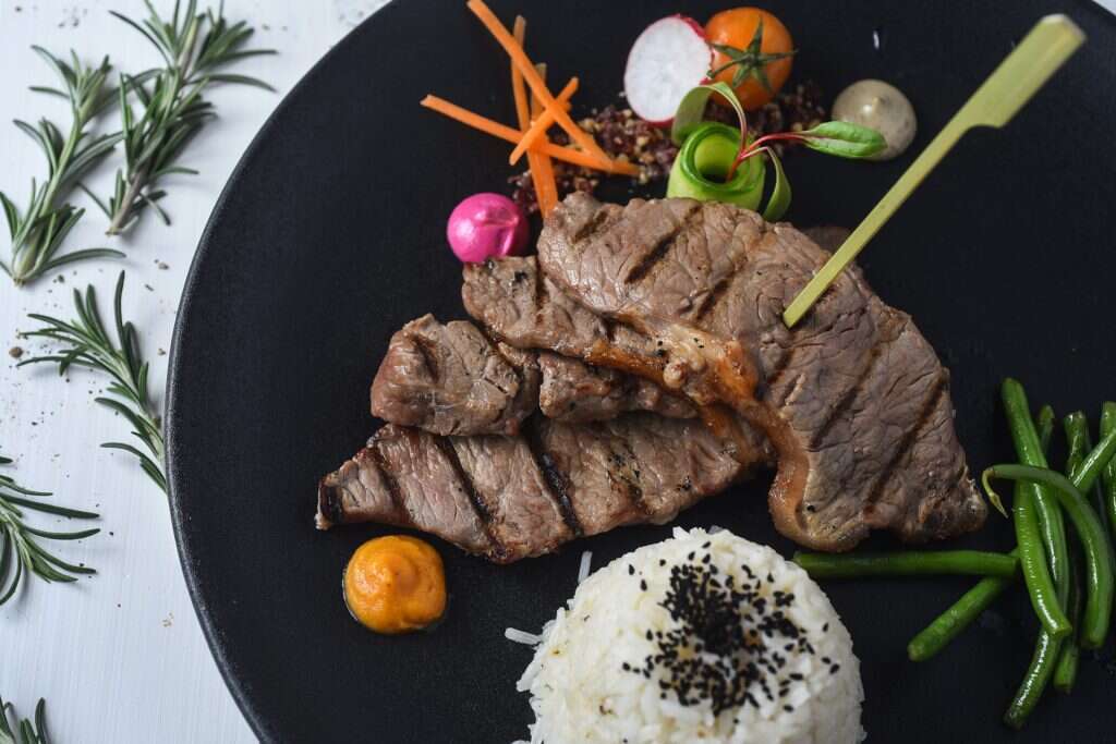 בשר אנטריקוט. | 300 גרם