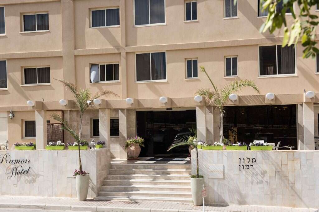 מלון סוויטות רמון. | רשת סמארט הוטלס