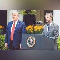 בוהלר עם טראמפ בבית הלבן, אפריל 2020 | איי.פי