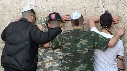 מתוך הסר הישראלי-תיעודי, גמילה כשרה. | סם נוטוביץ מתוך הסר הישראלי-תיעודי, גמילה כשרה. | סם נוטוביץ