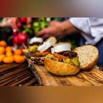 כריכוני ביס במאפיית לשה. | עזרי קדם