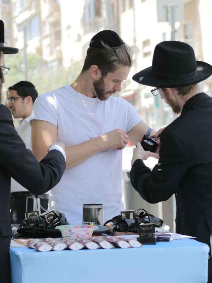 מתוך הסר הישראלי-תיעודי, גמילה כשרה. | סם נוטוביץ מתוך הסר הישראלי-תיעודי, גמילה כשרה. | סם נוטוביץ