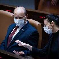 ממשלת השמאל בראשות ימינה עולה על מחלף 92', ואין מחסום בדרך. ח"כ מרב מיכאלי עם רה"מ נפתלי בנט | יונתן זינדל - פלאש 90 ממשלת השמאל בראשות ימינה עולה על מחלף 92', ואין מחסום בדרך. ח"כ מרב מיכאלי עם רה"מ נפתלי בנט | יונתן זינדל - פלאש 90