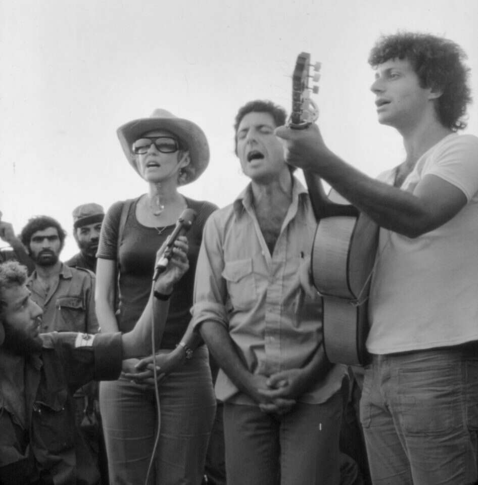 הודות לאלוף הנערץ היו מצלמות בקהל. כהן עם רובינא וכספי | איציק שוקל