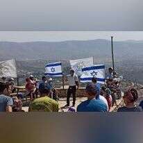 מבקרים בסוכות באלון מורה בשומרון מבקרים בסוכות באלון מורה בשומרון