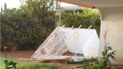 סוכת לוד הנופלת.