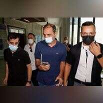 סביו של איתן, שמואל פלג, מחוץ לבית הדין לענייני משפחה בתל-אביב. | AFP