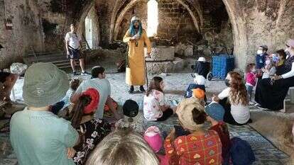 מטיילים מבקרים בלוד. | עטרה ליבוביץ