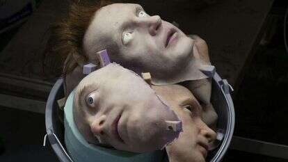 פני אדם עשויים סיליקון במעבדת "פרומובוט", רוסיה. | ארתור בונדר, הוושינגטון פוסט פני אדם עשויים סיליקון במעבדת "פרומובוט", רוסיה. | ארתור בונדר, הוושינגטון פוסט