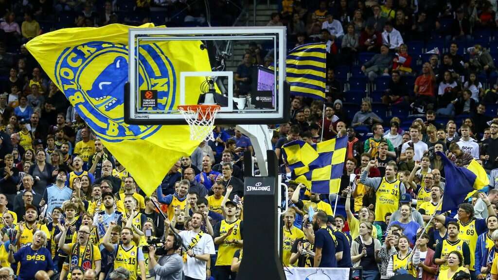 מחכים שהעונה תתחיל. שחקני אלבה ברלין | שאטרסטוק