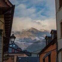 הרי הפירינאים כפי שנראים מעמק אראן. | אנחל גרסיה, בלומברג