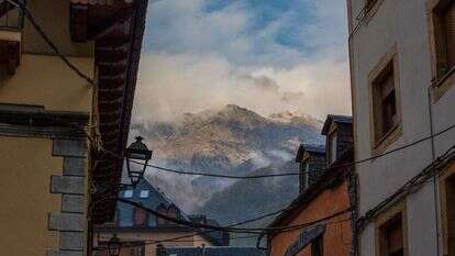 הרי הפירינאים כפי שנראים מעמק אראן. | אנחל גרסיה, בלומברג