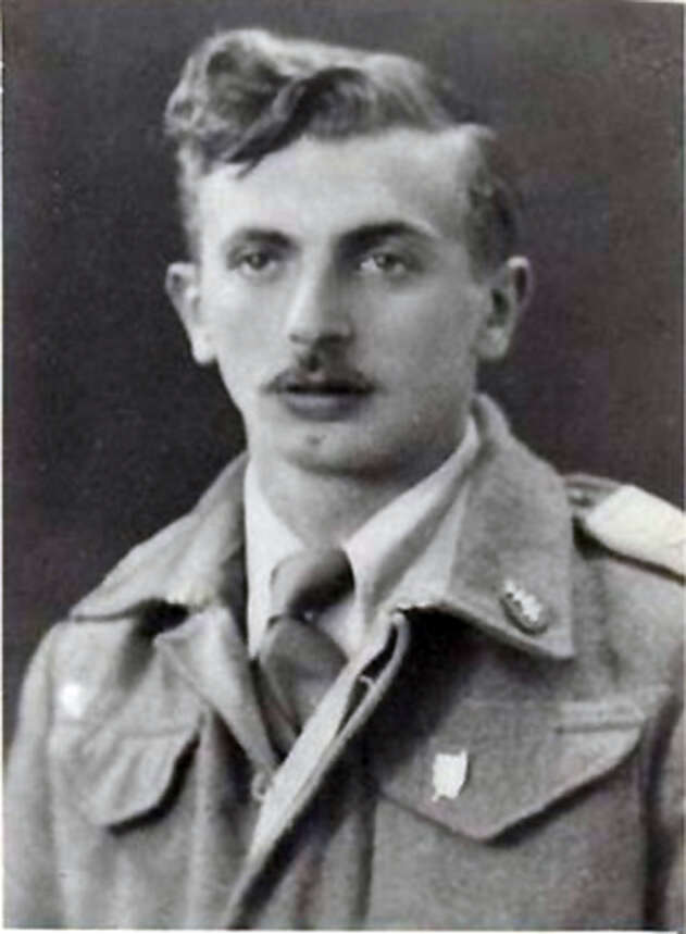 "שמרי נא את אהבתך" לפני היציאה לפשיטות. דב הבלונדיני צילומים: באדיבות האוסף המשפחתי "שמרי נא את אהבתך" לפני היציאה לפשיטות. דב הבלונדיני צילומים: באדיבות האוסף המשפחתי