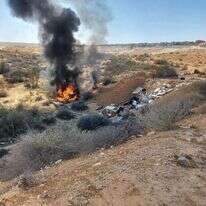 הצתות של רכבים יהודים בנגב על ידי בדואים. | ללא קרדיט