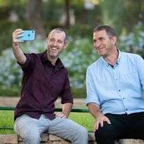 "בבתים שלנו שנינו מתנהלים באופן די קשוח מבחינת השימוש של הילדים במסכים". רוזנברג (מימין) ואופיר | שריה דיאמנט