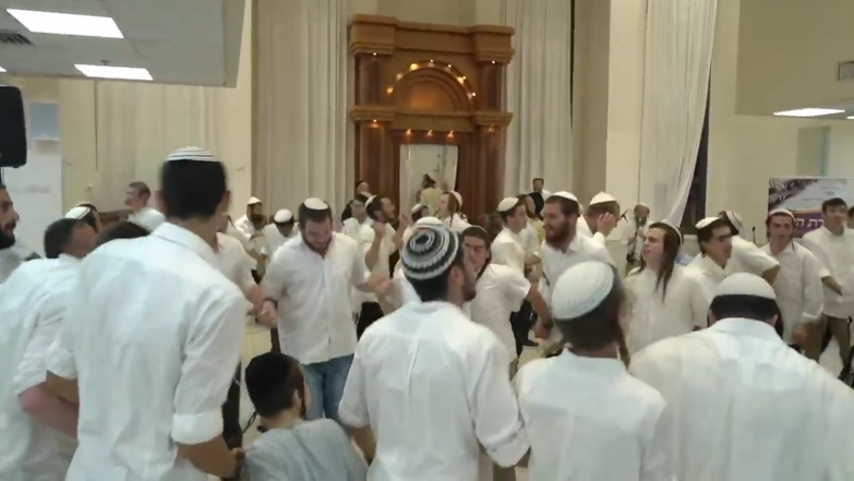 הקפות שניות בישיבת רמת גן, אילוסטרציה | צילום מסך מהשידור הישיר ביוטיוב