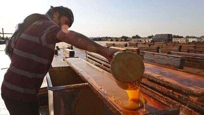 הכנת חטיפים לצאת הרמדאן בסוריה. | AFP
