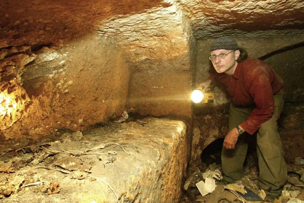 הממסד הנוצרי יצא בחריפות, מומחים ישראלים מיהרו לפקפק. במערת הקבורה בתלפיות. | גטי אימג'ס הממסד הנוצרי יצא בחריפות, מומחים ישראלים מיהרו לפקפק. במערת הקבורה בתלפיות. | גטי אימג'ס