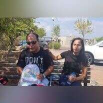 שמעון ובר זינו, כשהוא אוחז בתיק של הנכד שנספה בתאונה. | יאיר קראוס