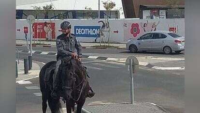 שוטר סמוך למרכז "ביג" בבאר־שבע, | דוברות המשטרה