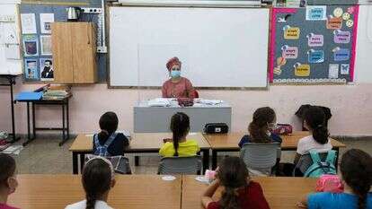 לימודים בבית הספר תחת נהלי הקורונה. | EPA