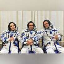 צוות הסרט הרוסי מתכונן לשיגור. | AFP