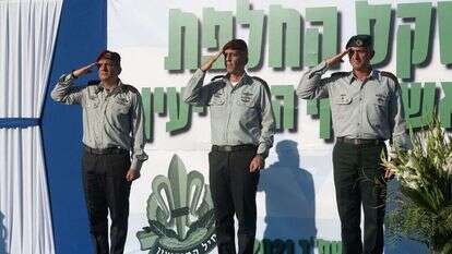 מימן: ראש אמ"ן היוצא תמיר היימן, הרמטכ"ל אביב כוכבי וראש אמ"ן הנכנס אהרון חליוה. | דובר צה"ל