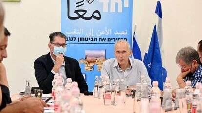 השר לביטחון הפנים עומר בר-לב בכנס חירום בדרום