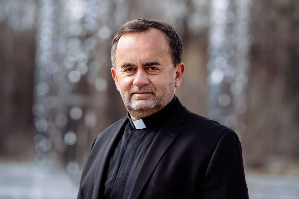 האב פטריק דבואה, ראש המועצה האקדמית של המרכז להנצחת השואה באבי יאר. | BYHMC