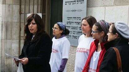 מחאה למען מסורבות גט ליד בית הדין הרבני בירושלים, מרץ 2015. | נתי שוחט, פלאש 90