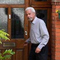 עבדולראזק גורנה אתמול אחרי הכרזתו כחתן פרסל נובל. | AP