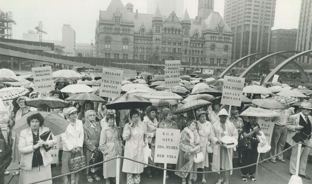נשים למען אידה. אלף מפגינות למען שחרורה של אידה נודל בטורונטו, 1981. | גטי אימג'ס