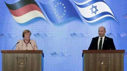 נפתלי בנט ואנגלה מרקל. | EPA