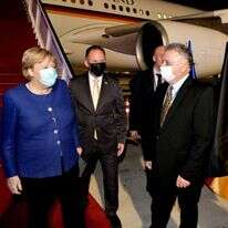 שגריר ישראל בגרמניה, ג׳רמי יששכרוף, מקבל את פניה של קנצלרית גרמניה, אנגלה מרקל. | שלומי אמסלם משרד החוץ