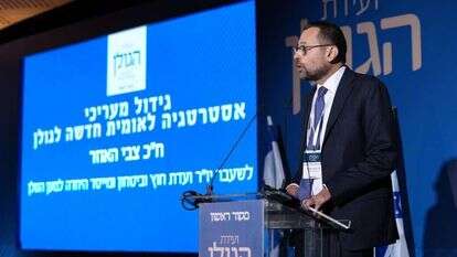 ח"כ צבי האוזר בוועידת הגולן. | אנצ'ו גוש ג'יני