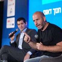 חנוך דאום ואריאל שנבל בוועידת הגולן. | אנצ'ו גוש ג'יני