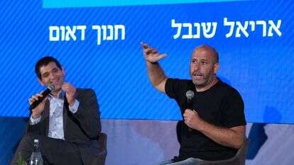 אריאל שנבל וחנוך דאום. | אנצ'ו גוש ג'יני