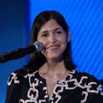 קארין אלהרר. | אנצ'ו גוש ג'יני