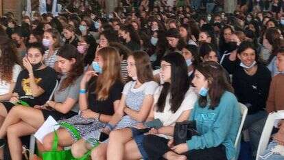 בנות דתיות ביום חשיפה בבקו"ם. | דוברות אלומה בנות דתיות ביום חשיפה בבקו"ם. | דוברות אלומה