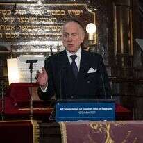 נשיא הקונגרס היהודי העולמי רונלד לאודר נואם בפתח הפורום המיוחד למאבק באנטישמיות. | שחר עזרן